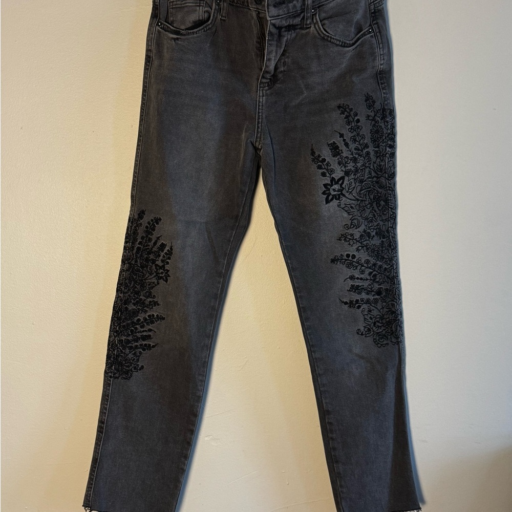 Women's Black Floral Embroidered Jeans